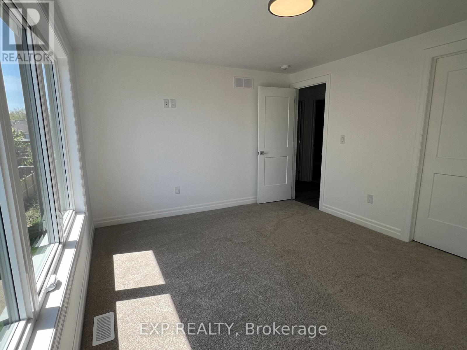 Upper - 7532 Splendour Drive, Niagara Falls, Ontario  L2H 3V9 - Photo 13 - X12762784