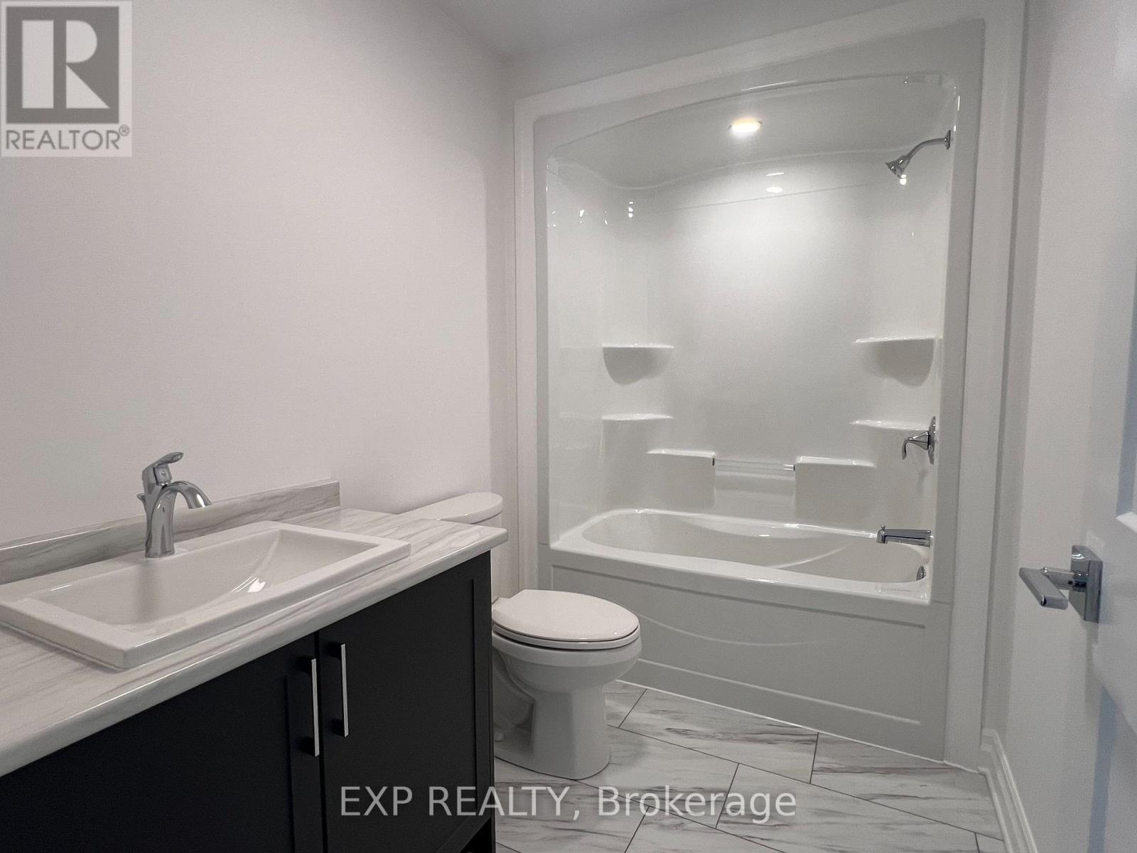 Upper - 7532 Splendour Drive, Niagara Falls, Ontario  L2H 3V9 - Photo 19 - X12762784