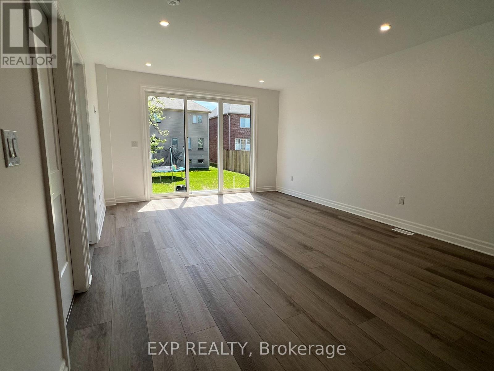 Main - 7532 Splendour Drive, Niagara Falls, Ontario  L2H 3V9 - Photo 4 - X12762788