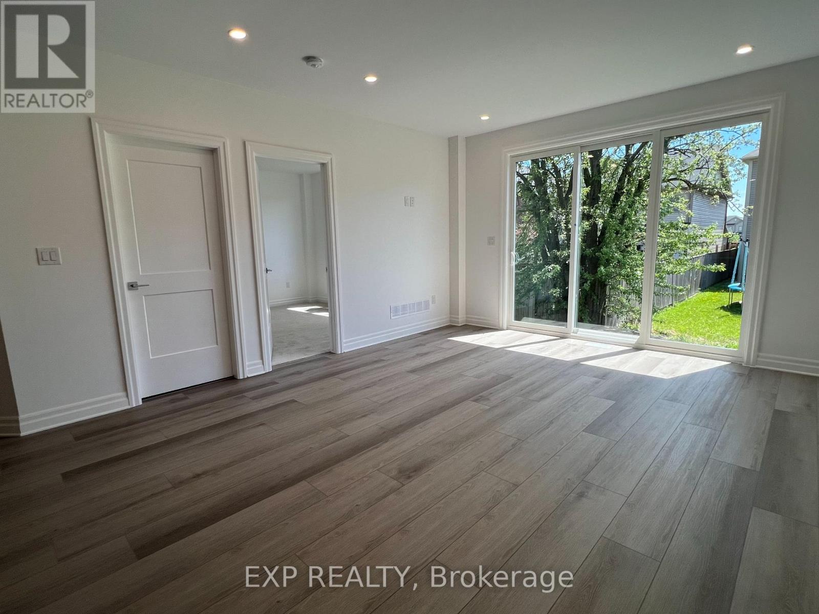 Main - 7532 Splendour Drive, Niagara Falls, Ontario  L2H 3V9 - Photo 5 - X12762788