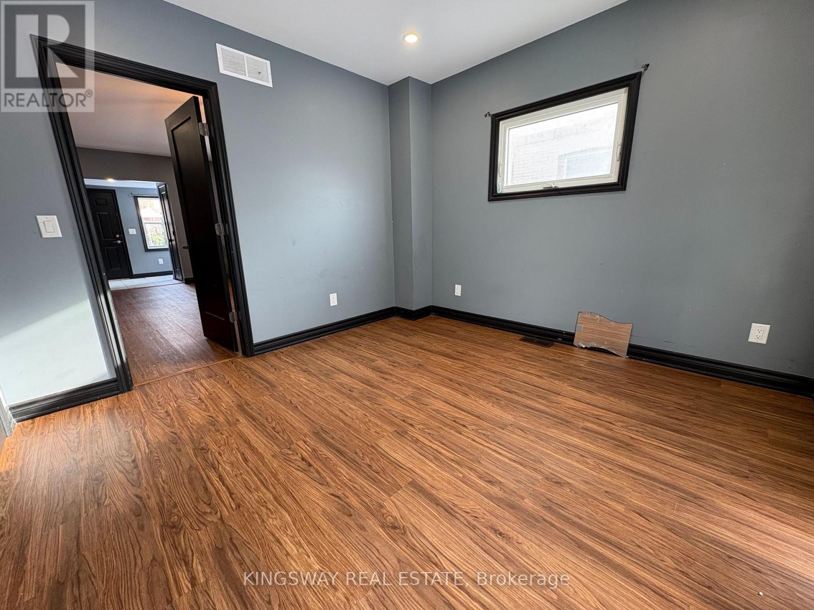 5815 Dorchester Road, Niagara Falls, Ontario  L2G 5S6 - Photo 3 - X12762908