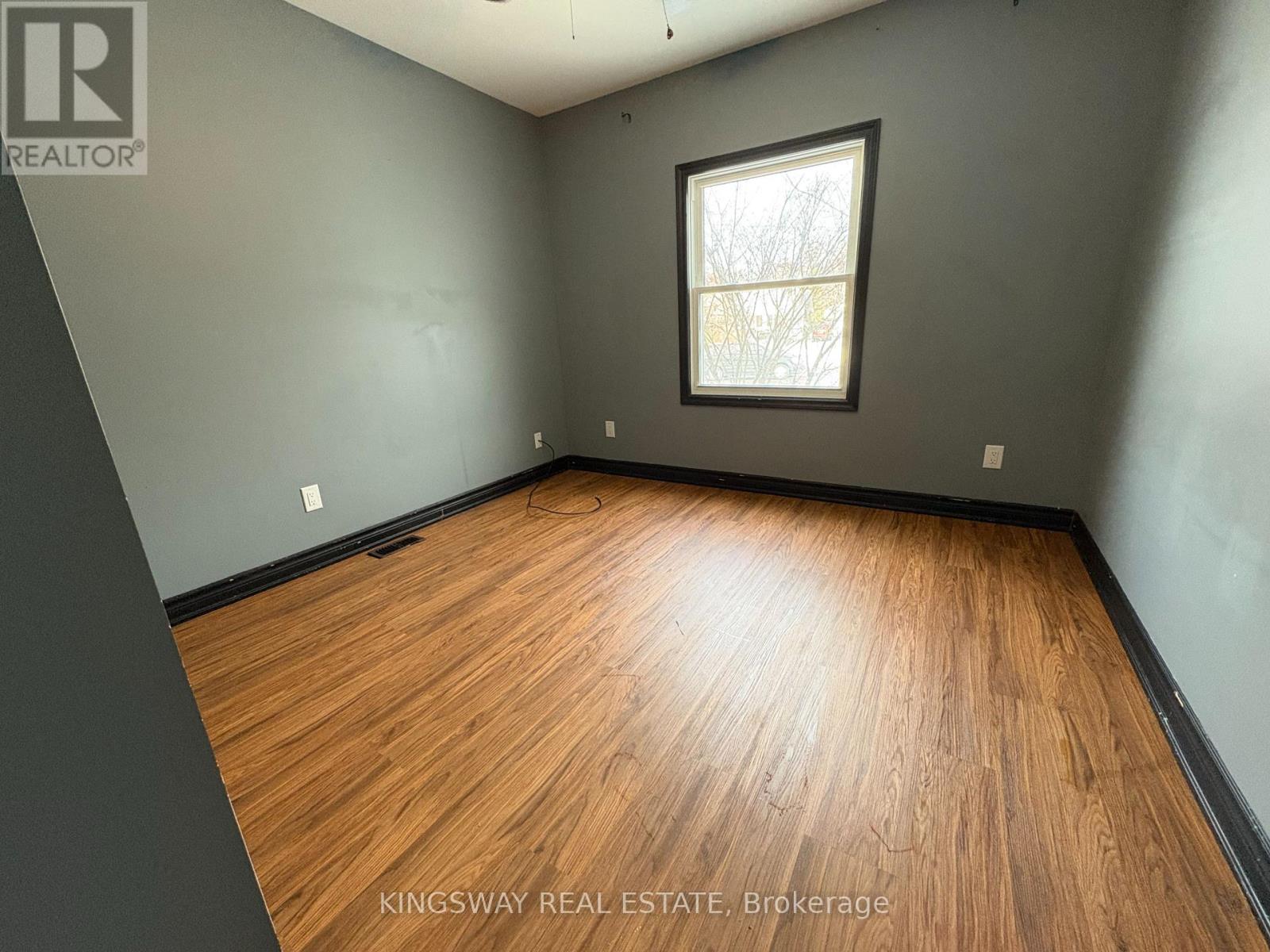 5815 Dorchester Road, Niagara Falls, Ontario  L2G 5S6 - Photo 4 - X12762908