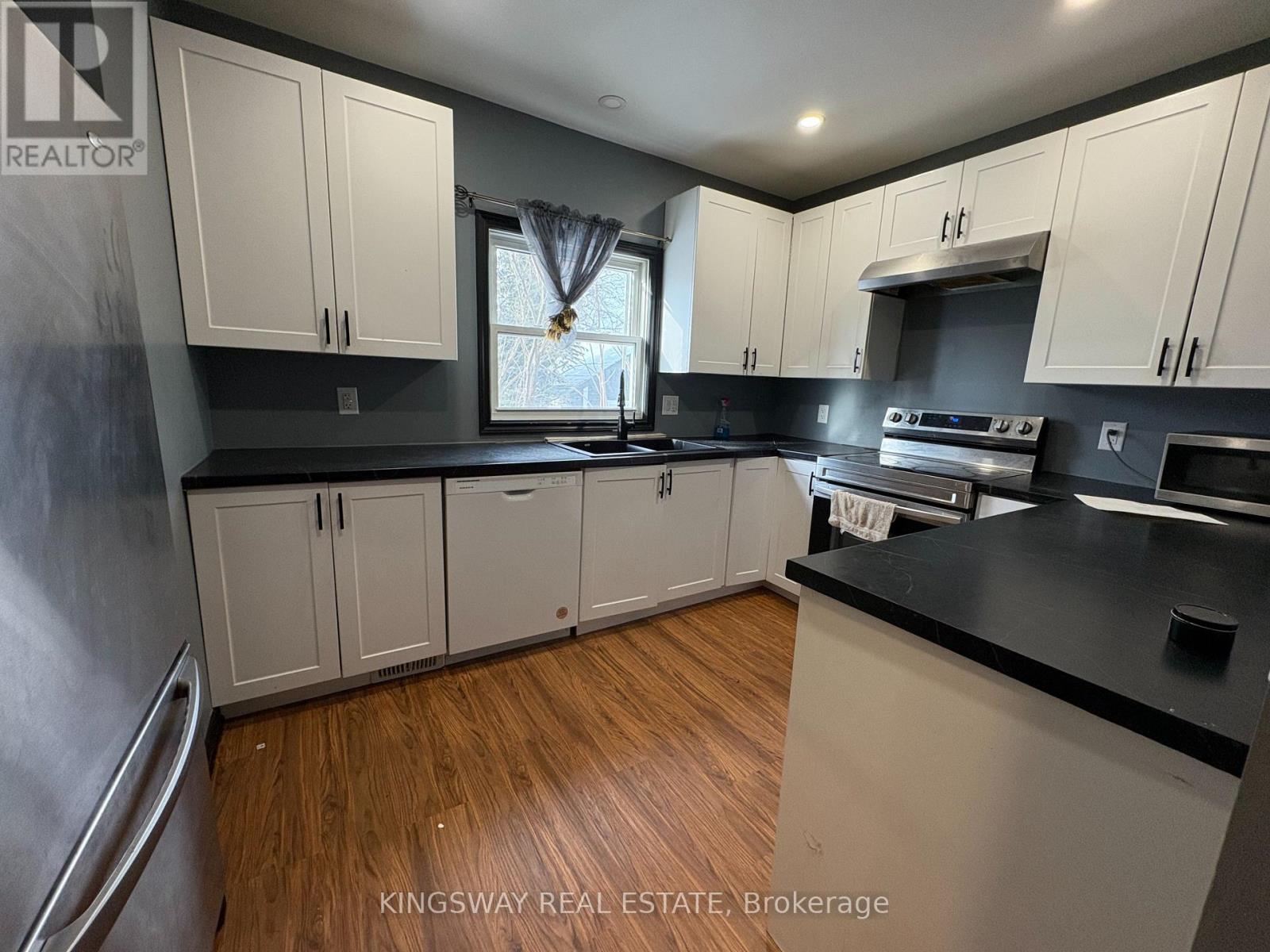 5815 Dorchester Road, Niagara Falls, Ontario  L2G 5S6 - Photo 5 - X12762908