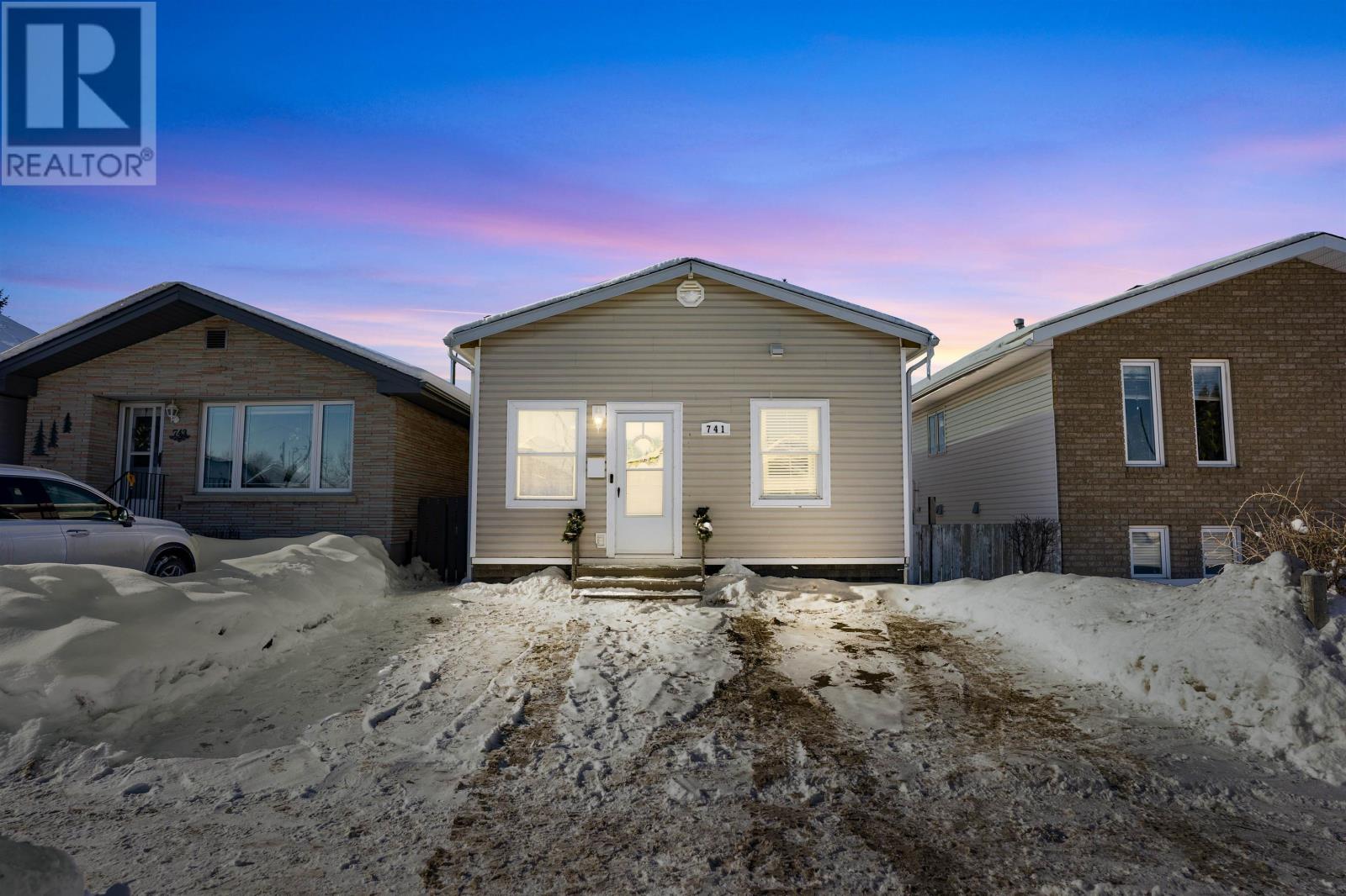 741 Sprague St, Thunder Bay, Ontario  P7E 1V5 - Photo 1 - TB2600172