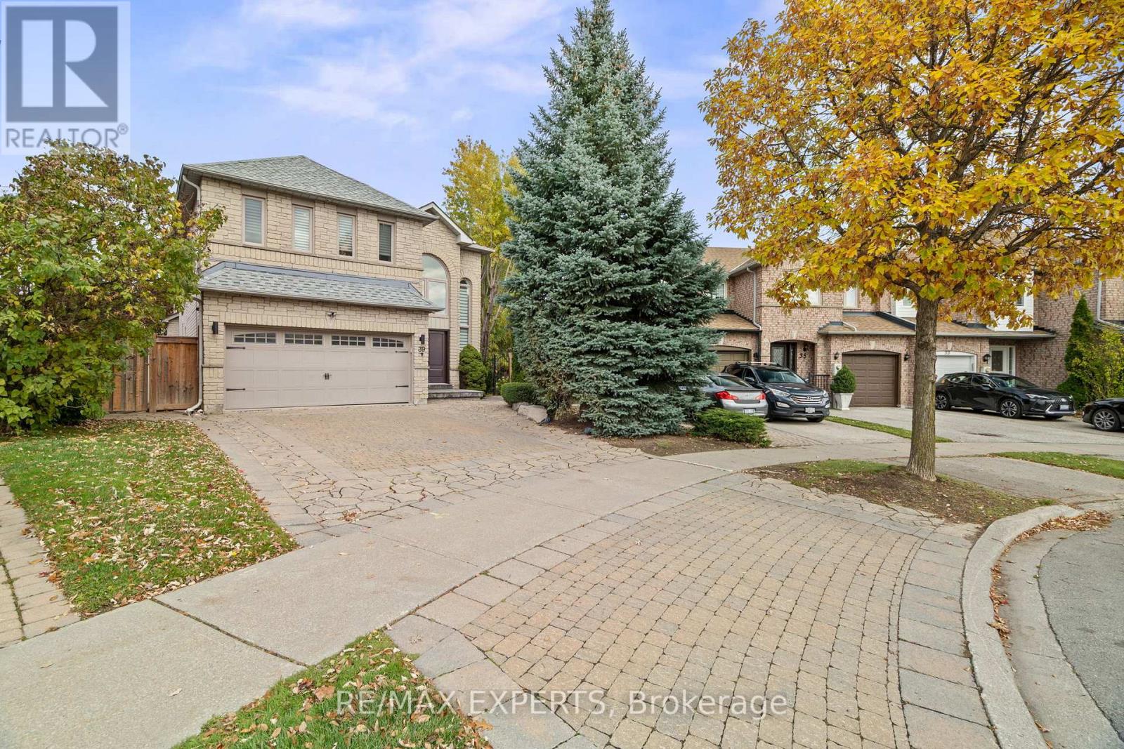 39 Michelle Drive, Vaughan, Ontario  L4L 9B8 - Photo 2 - N12723912