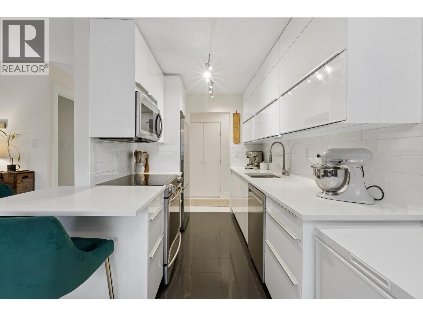 402 555 W 28th Street, North Vancouver, British Columbia  V7N 2J7 - Photo 11 - R3087042