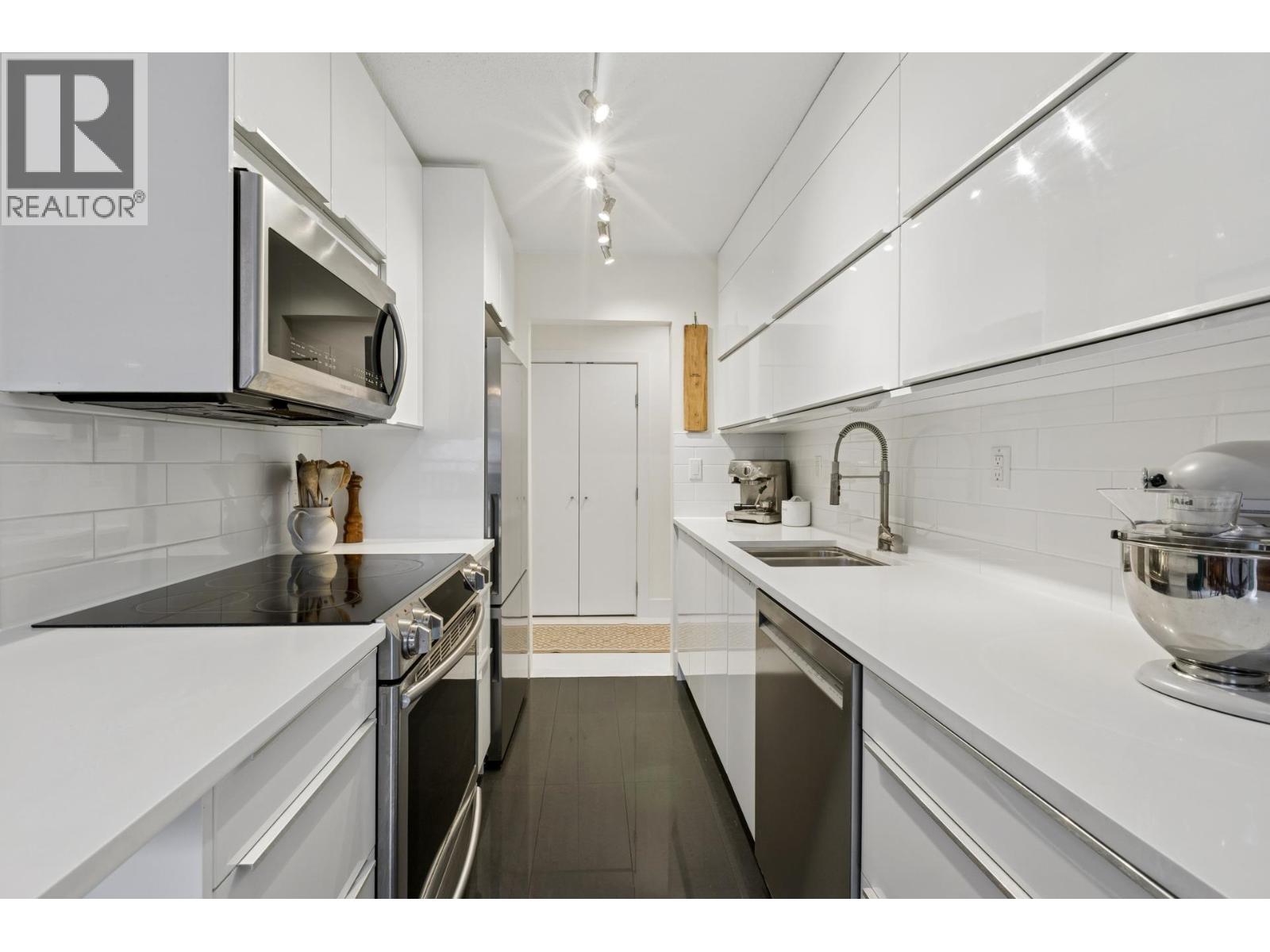 402 555 W 28th Street, North Vancouver, British Columbia  V7N 2J7 - Photo 12 - R3087042