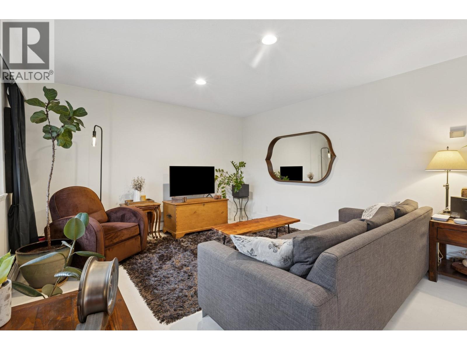 402 555 W 28th Street, North Vancouver, British Columbia  V7N 2J7 - Photo 3 - R3087042