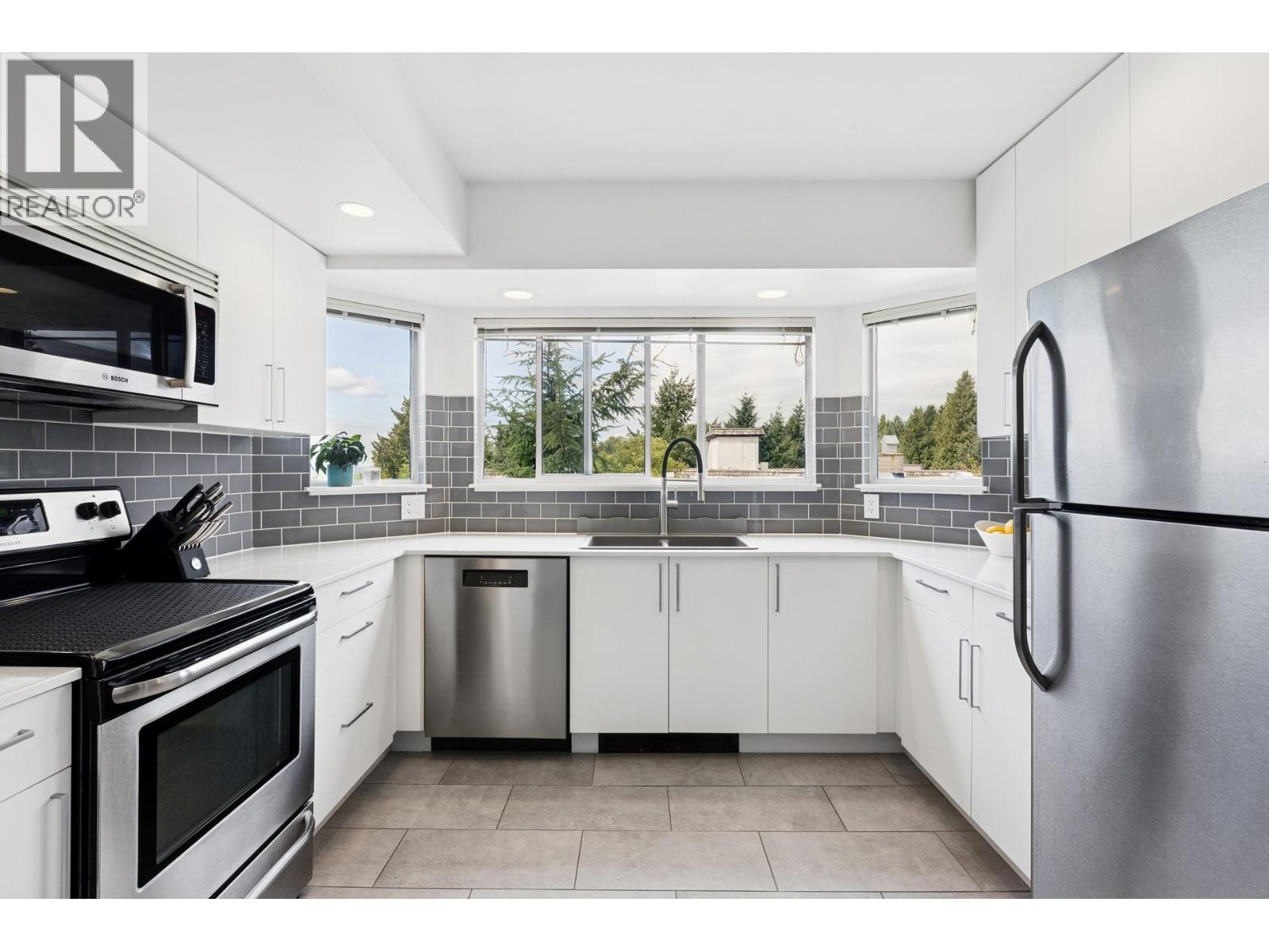 303 131 W 20th Street, North Vancouver, British Columbia  V7M 1Y2 - Photo 12 - R3087055