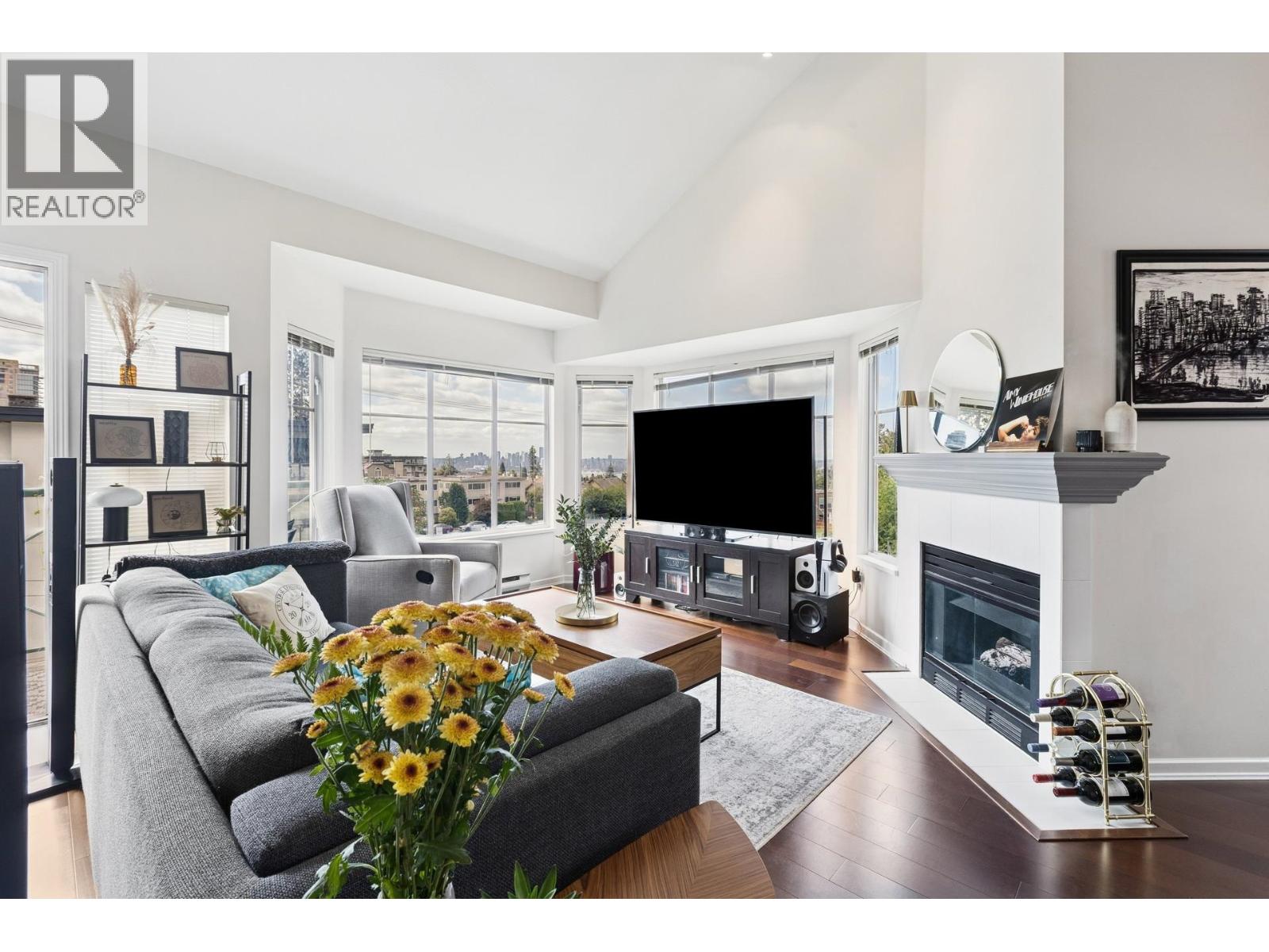 303 131 W 20th Street, North Vancouver, British Columbia  V7M 1Y2 - Photo 3 - R3087055