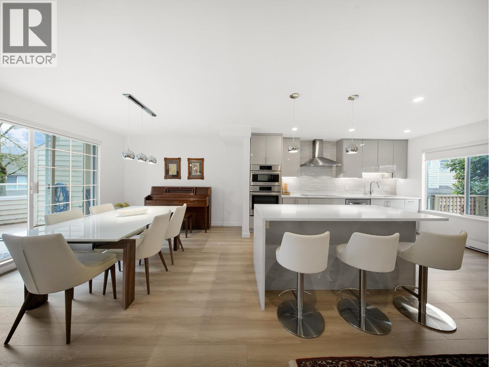 16 838 TOBRUCK AVENUE, North Vancouver, British Columbia