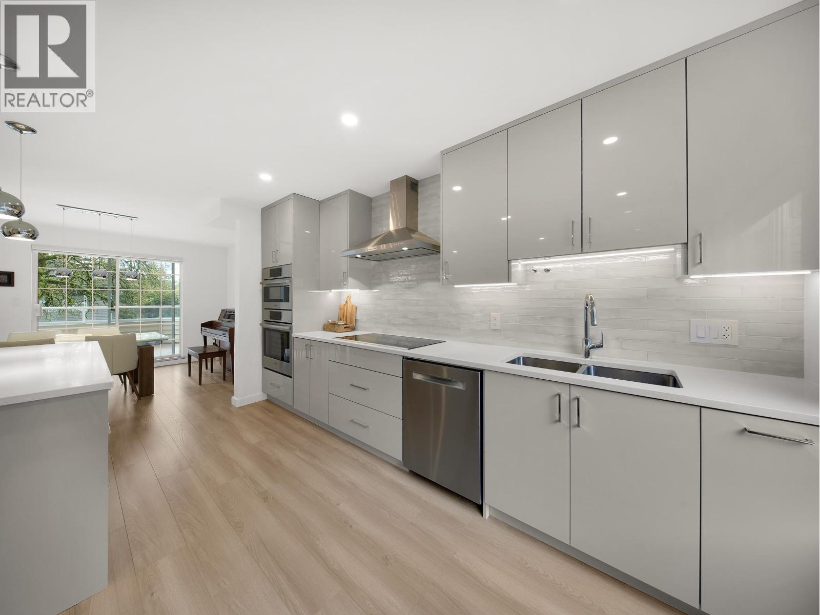 16 838 Tobruck Avenue, North Vancouver, British Columbia  V7P 1V9 - Photo 2 - R3087049