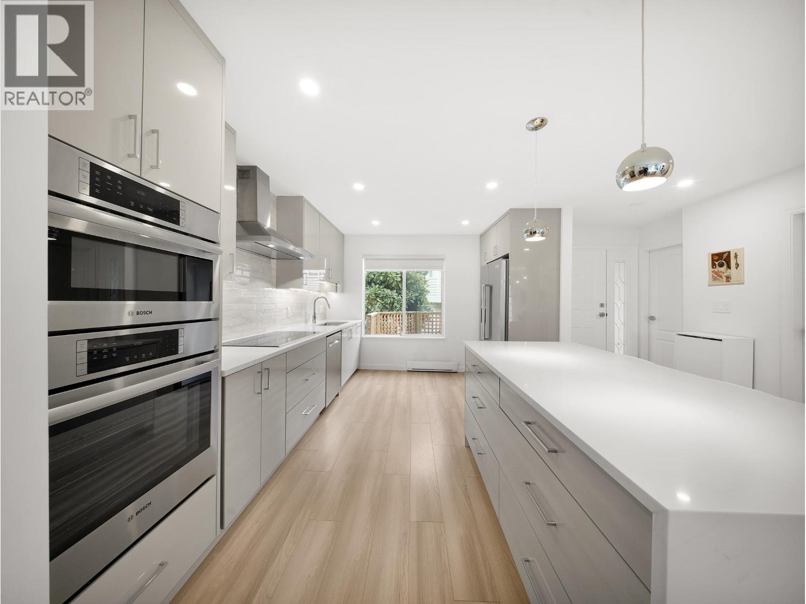 16 838 Tobruck Avenue, North Vancouver, British Columbia  V7P 1V9 - Photo 3 - R3087049