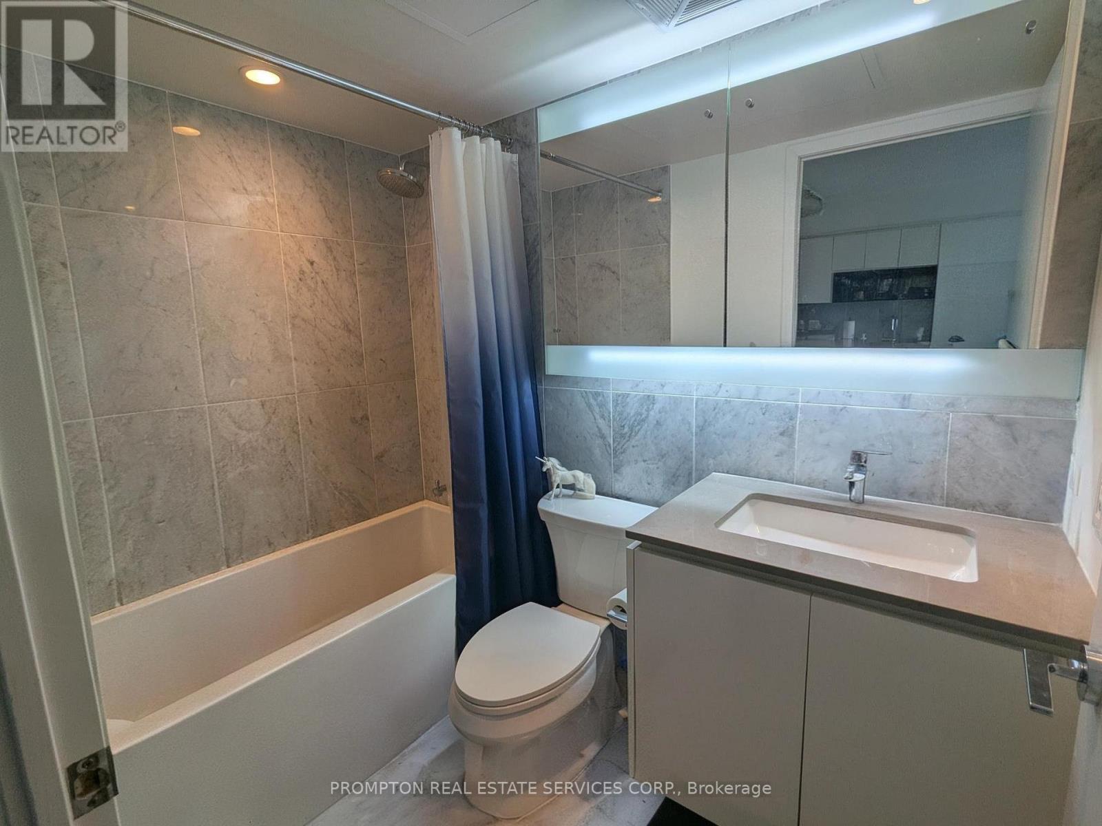 1107 - 70 Queens Wharf Road, Toronto, Ontario  M5V 0J2 - Photo 5 - C12762988