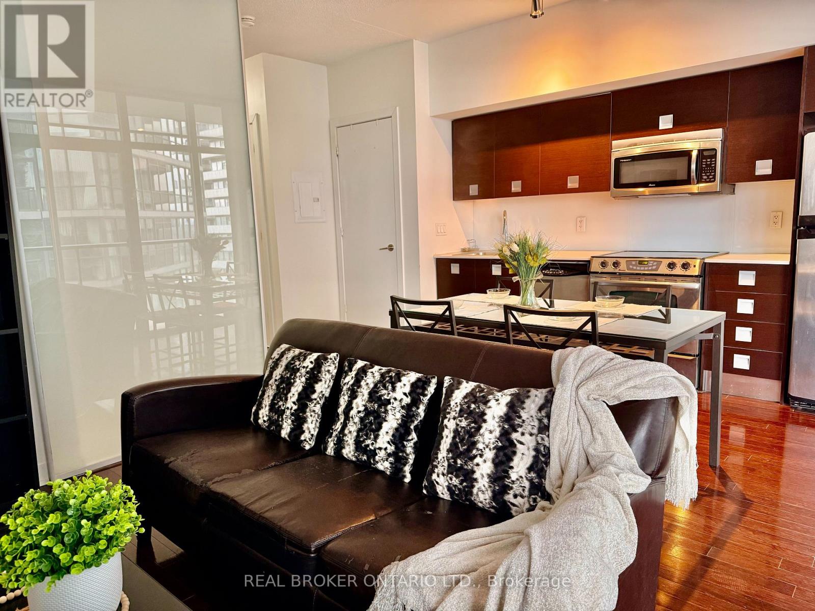 2810 - 33 Charles Street E, Toronto, Ontario  M4Y 1R9 - Photo 12 - C12763012