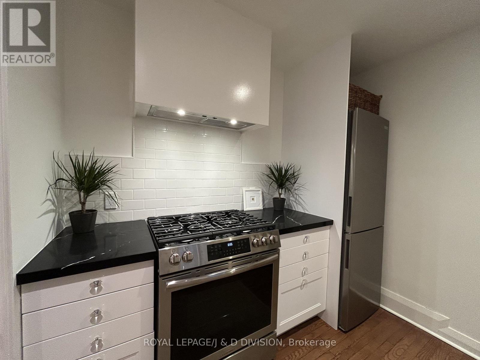 1252 Avenue Road, Toronto, Ontario  M5N 2G7 - Photo 4 - C12763058