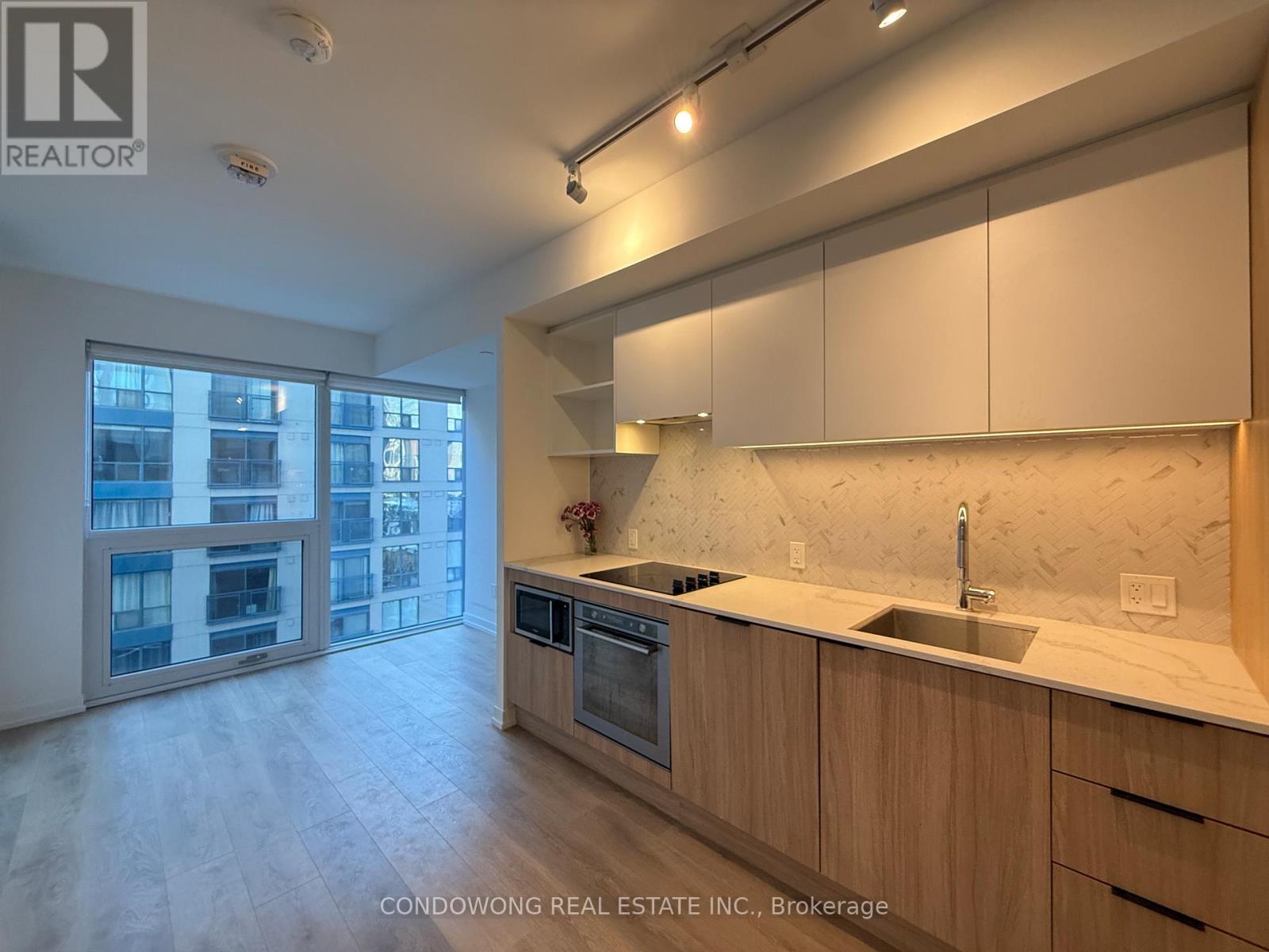 901 - 82 DALHOUSIE STREET, Toronto, Ontario