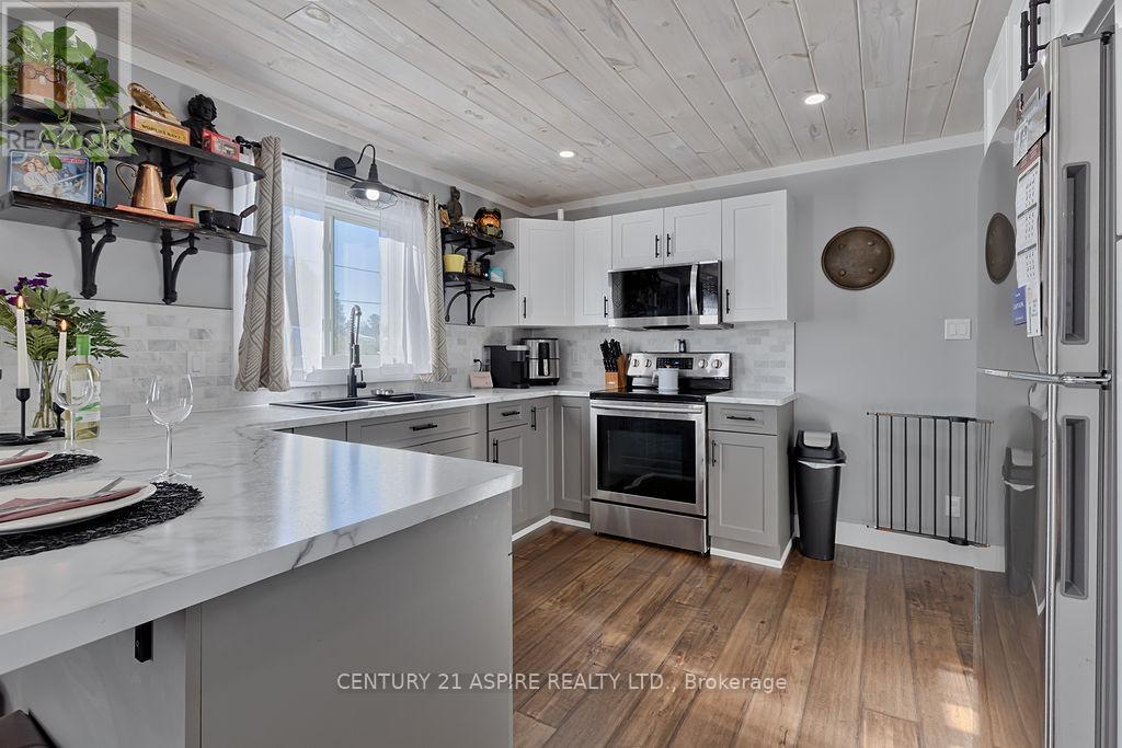 42 Mohns Avenue, Petawawa, Ontario  K8H 2G8 - Photo 10 - X12763006