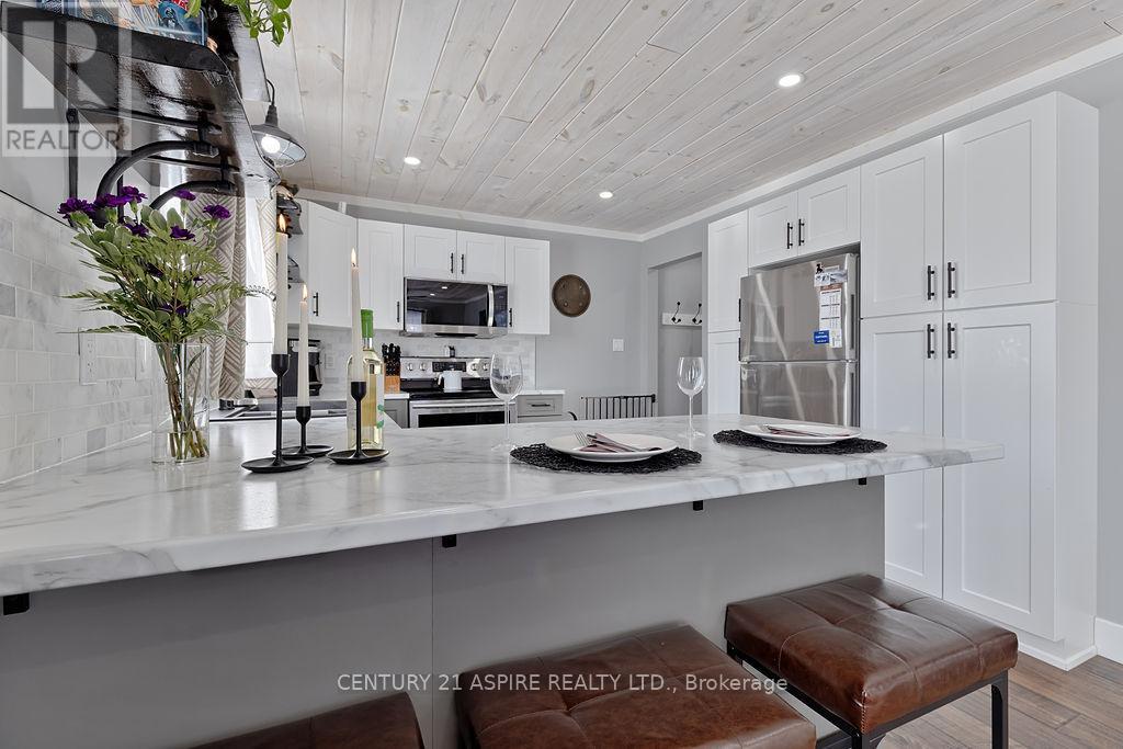 42 Mohns Avenue, Petawawa, Ontario  K8H 2G8 - Photo 12 - X12763006