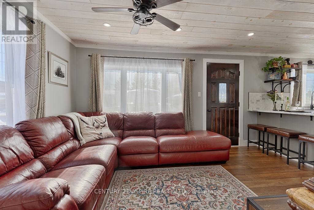 42 Mohns Avenue, Petawawa, Ontario  K8H 2G8 - Photo 15 - X12763006