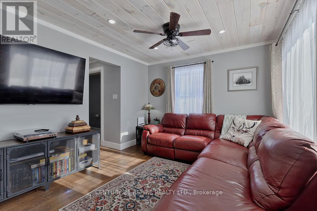 42 Mohns Avenue, Petawawa, Ontario  K8H 2G8 - Photo 16 - X12763006