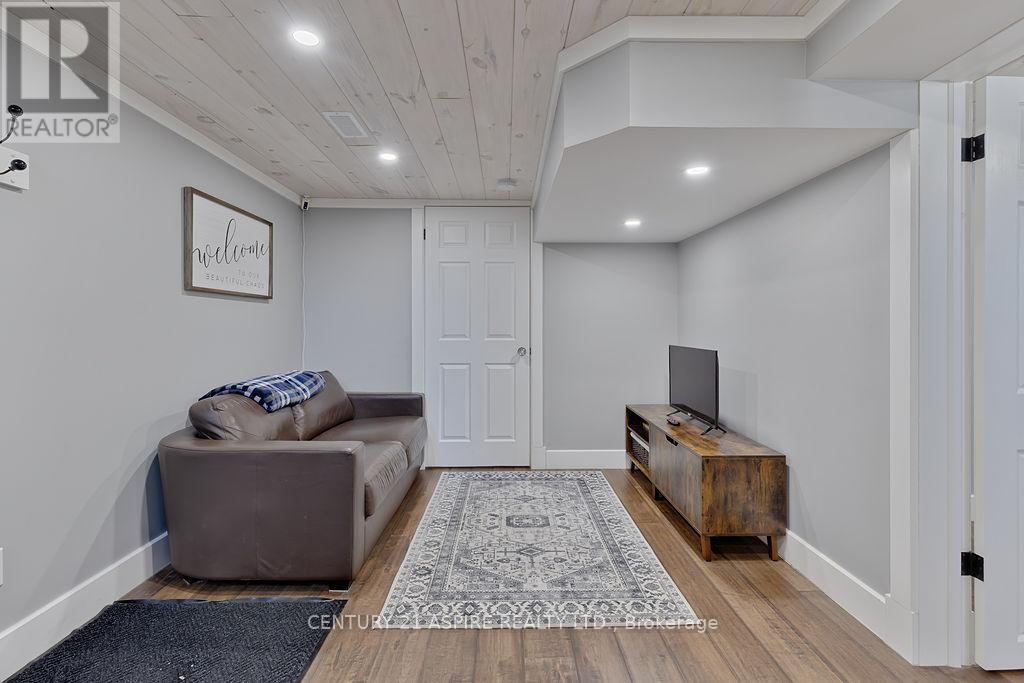 42 Mohns Avenue, Petawawa, Ontario  K8H 2G8 - Photo 21 - X12763006