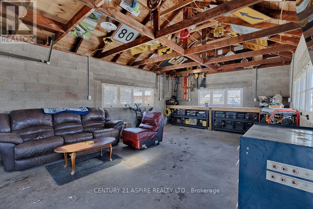 42 Mohns Avenue, Petawawa, Ontario  K8H 2G8 - Photo 31 - X12763006