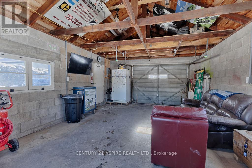 42 Mohns Avenue, Petawawa, Ontario  K8H 2G8 - Photo 32 - X12763006