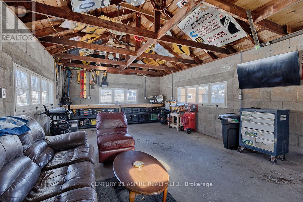 42 Mohns Avenue, Petawawa, Ontario  K8H 2G8 - Photo 33 - X12763006