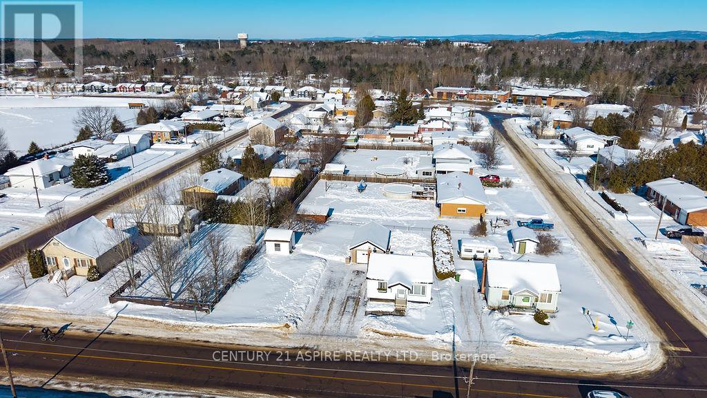 42 Mohns Avenue, Petawawa, Ontario  K8H 2G8 - Photo 36 - X12763006