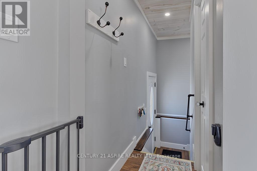 42 Mohns Avenue, Petawawa, Ontario  K8H 2G8 - Photo 7 - X12763006