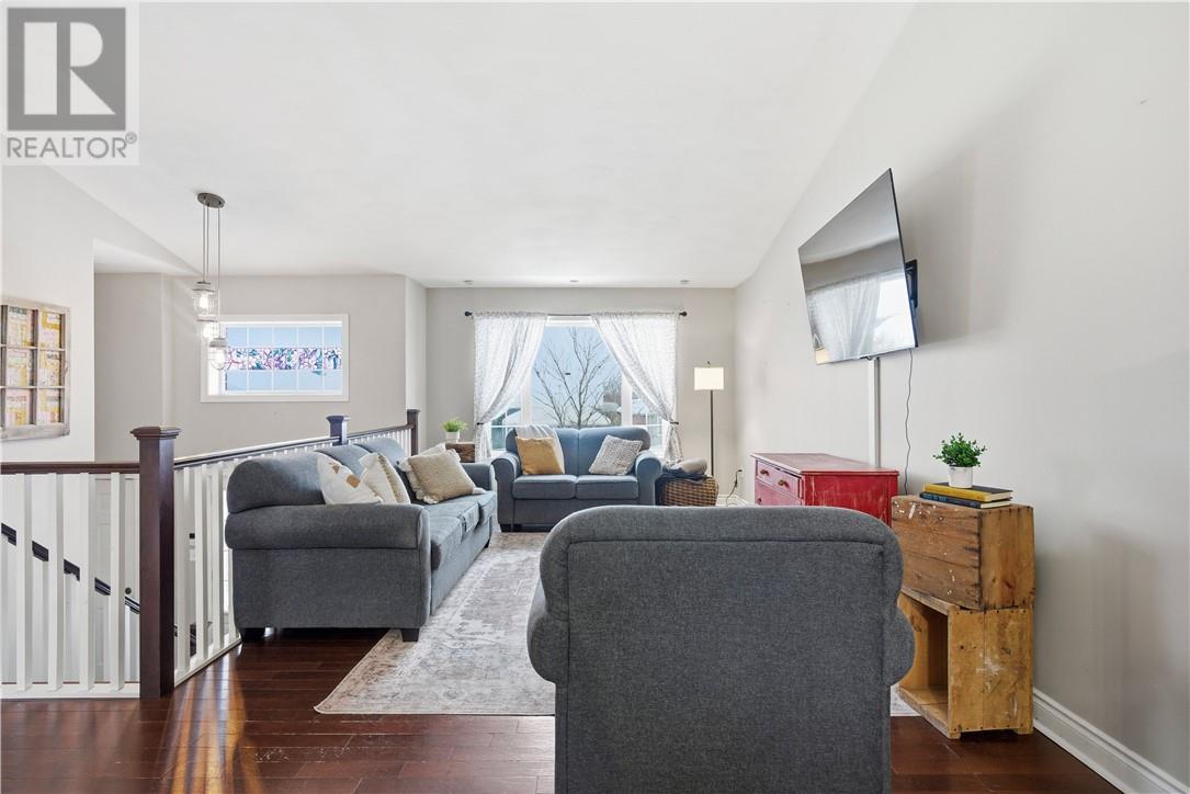 70 Trailview Drive, Sudbury, Ontario  P3E 6M2 - Photo 3 - 2126286