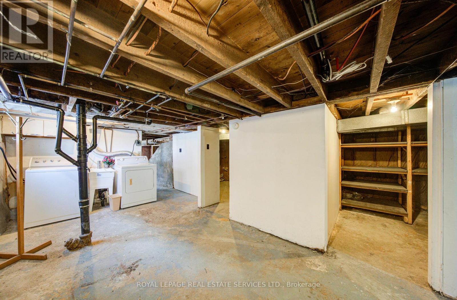 1054 East Avenue, Mississauga, Ontario  L5E 1W9 - Photo 25 - W12762854