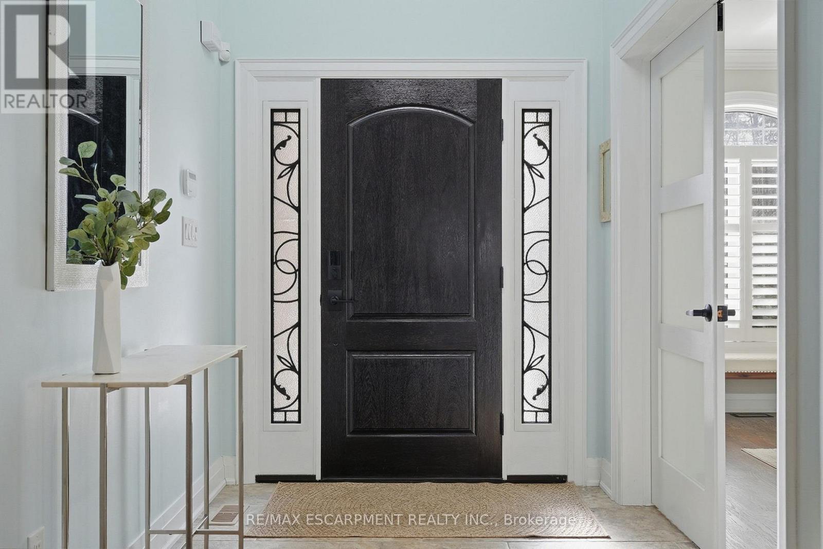 1159 Alexandra Avenue, Mississauga, Ontario  L5E 2A4 - Photo 3 - W12762886