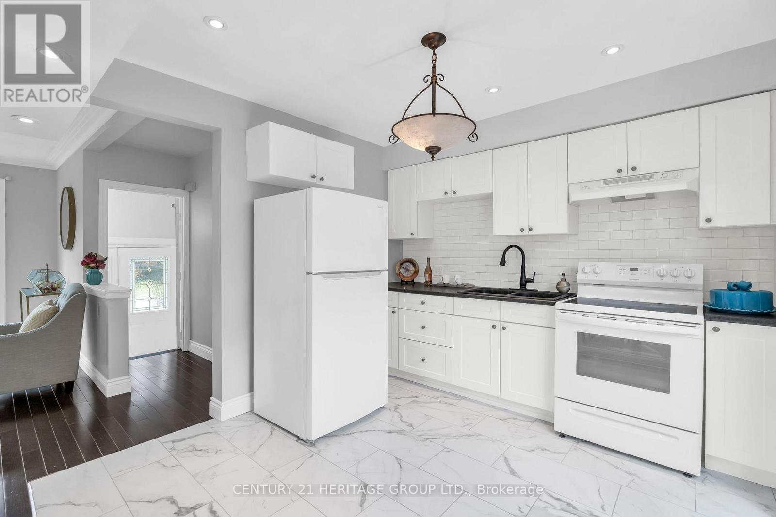 53 Wilstead Drive, Newmarket, Ontario  L3Y 4T8 - Photo 9 - N12762948