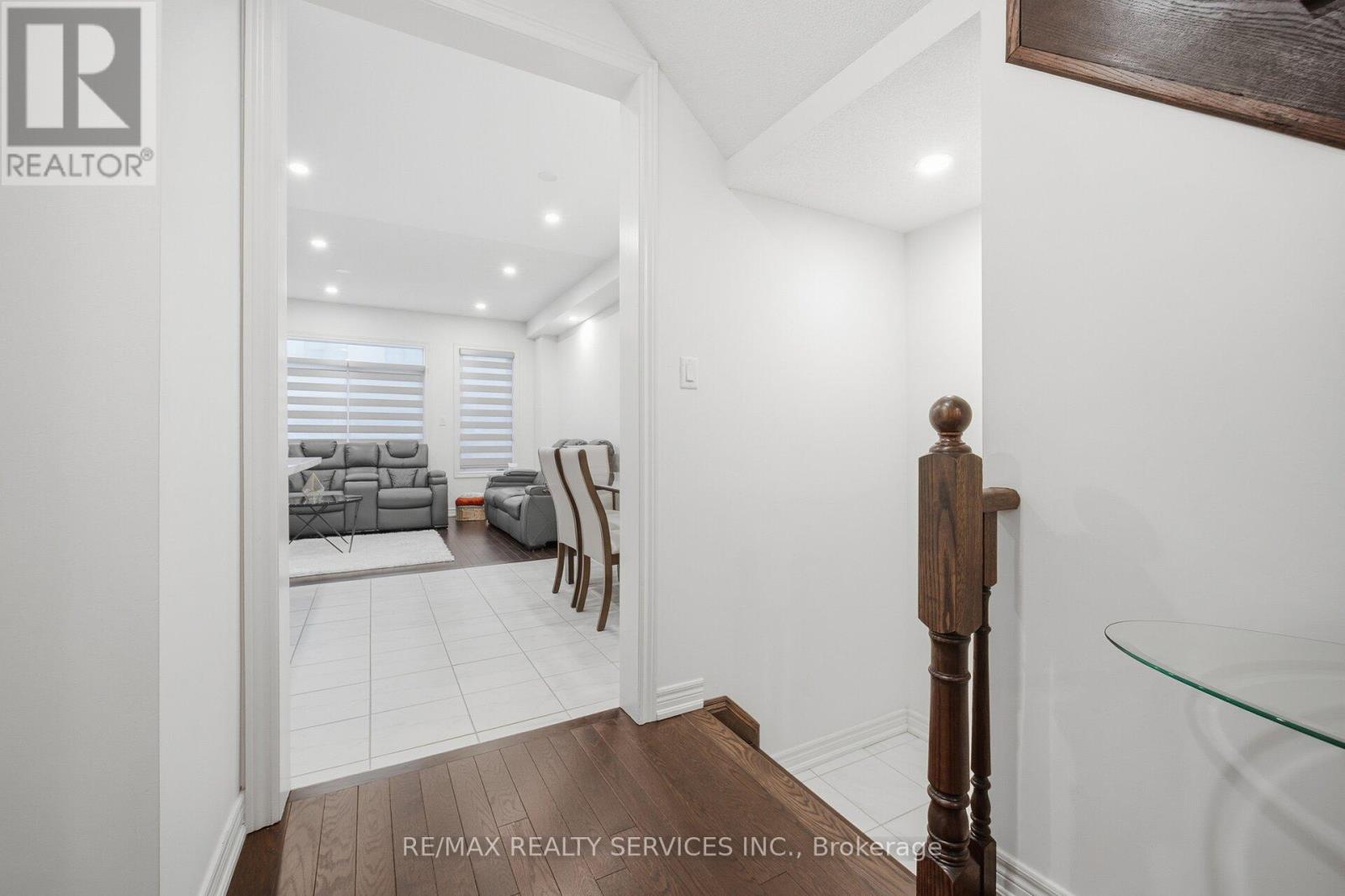 127 Adventura Road, Brampton, Ontario  L7A 5A7 - Photo 34 - W12762962