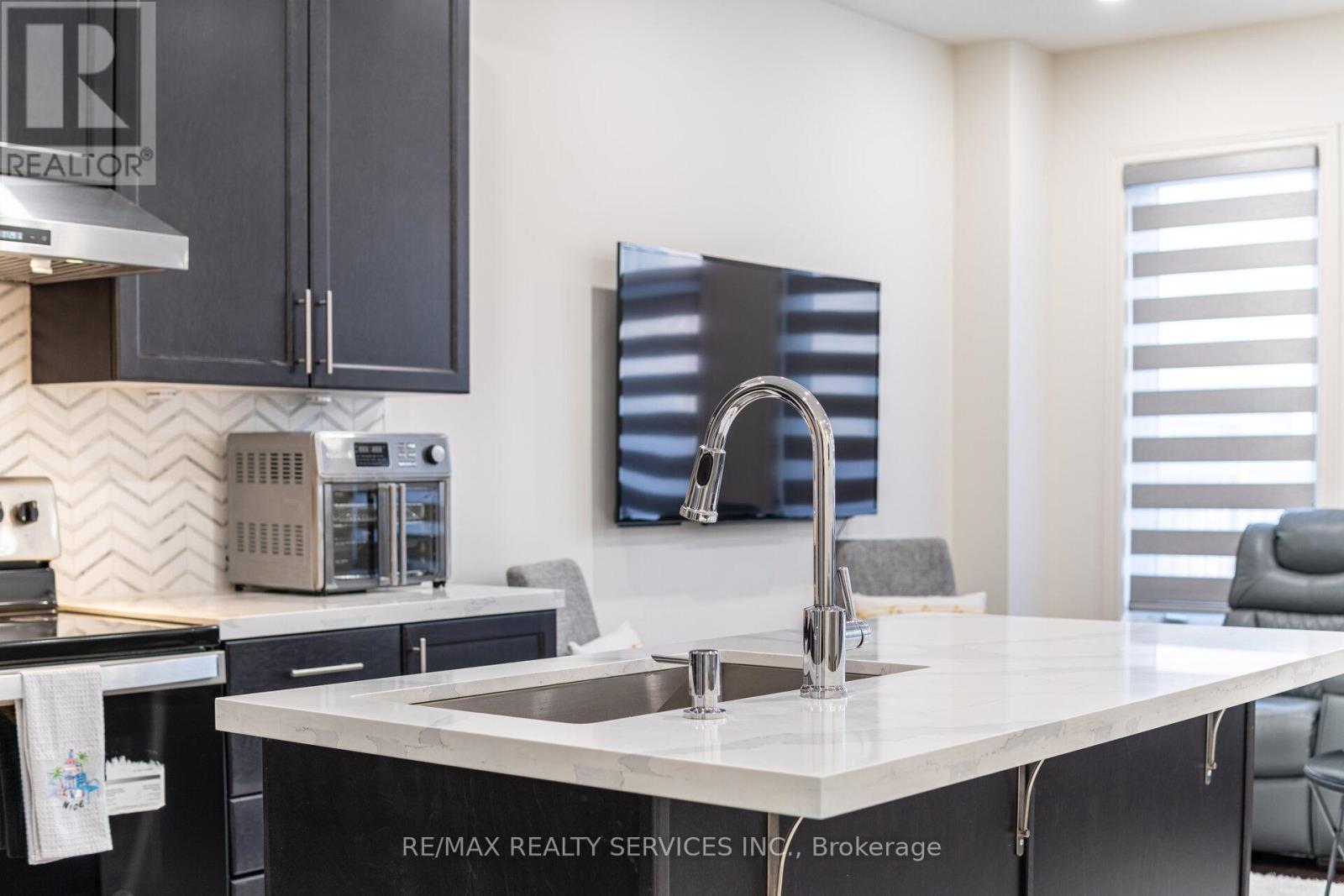 127 Adventura Road, Brampton, Ontario  L7A 5A7 - Photo 6 - W12762962