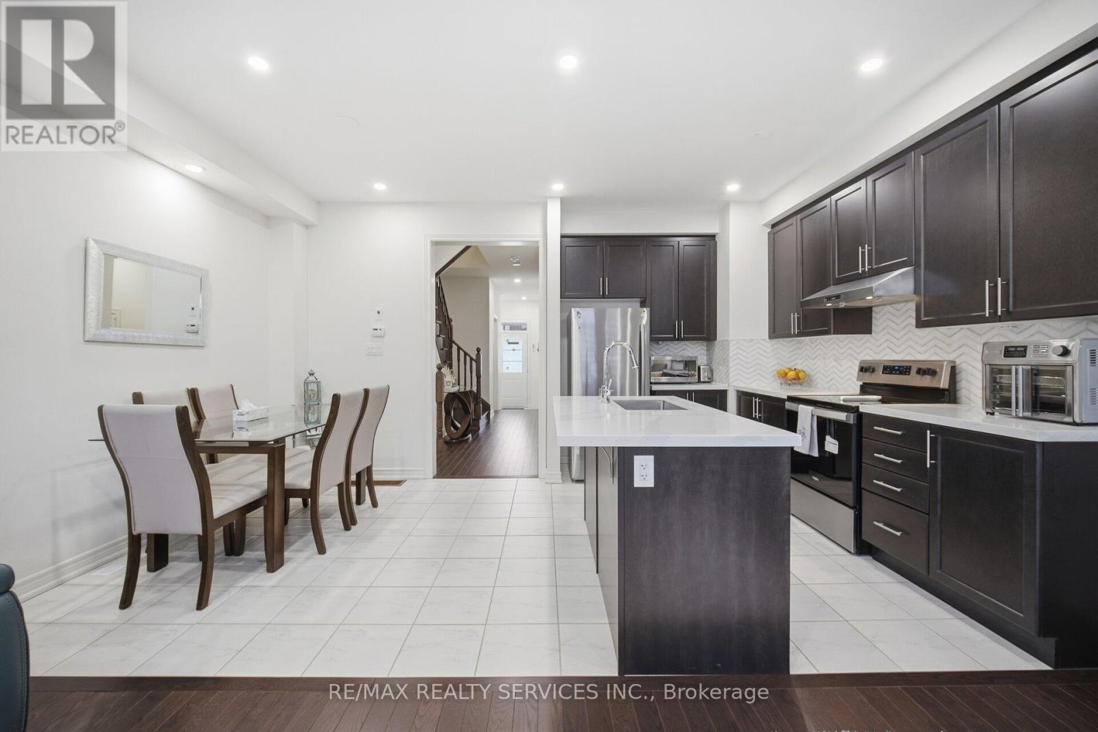 127 Adventura Road, Brampton, Ontario  L7A 5A7 - Photo 8 - W12762962