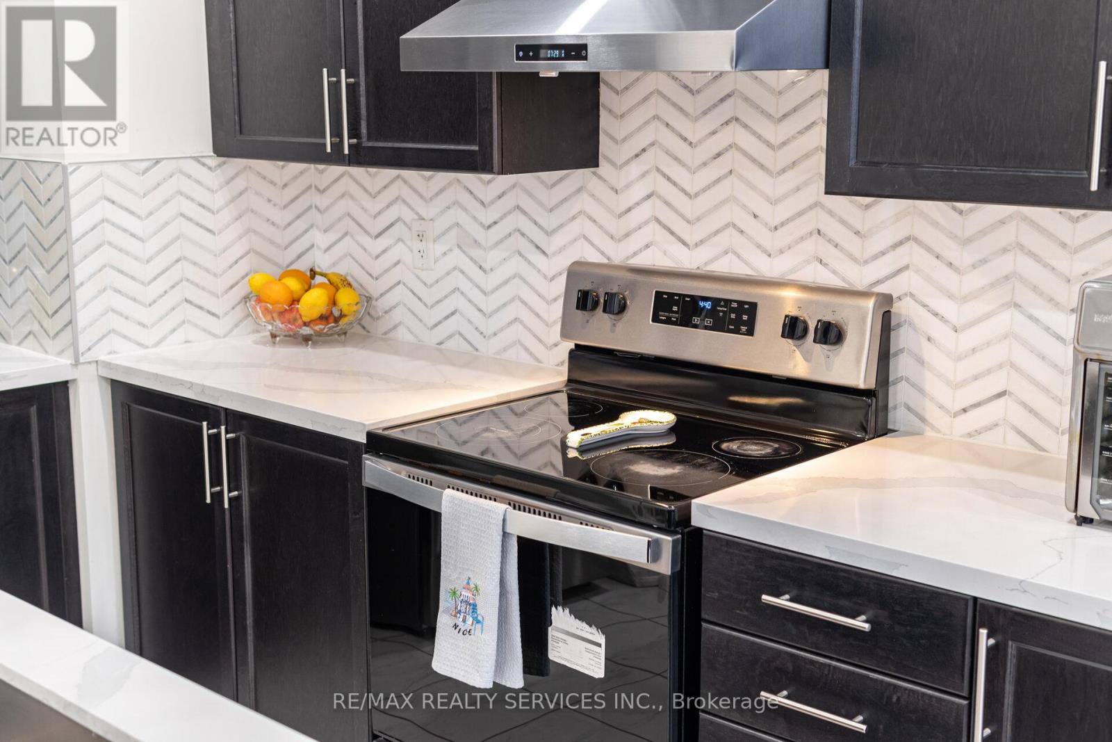 127 Adventura Road, Brampton, Ontario  L7A 5A7 - Photo 9 - W12762962