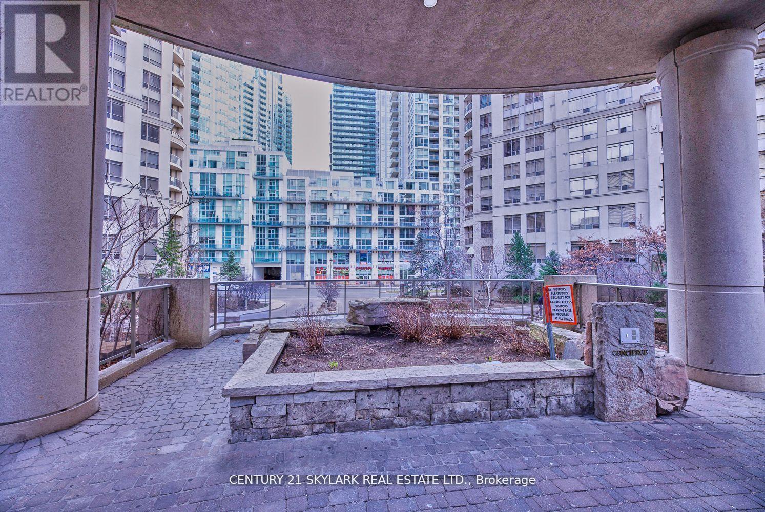 2311 - 3880 Duke Of York Boulevard, Mississauga, Ontario  L5B 4M7 - Photo 3 - W12762986