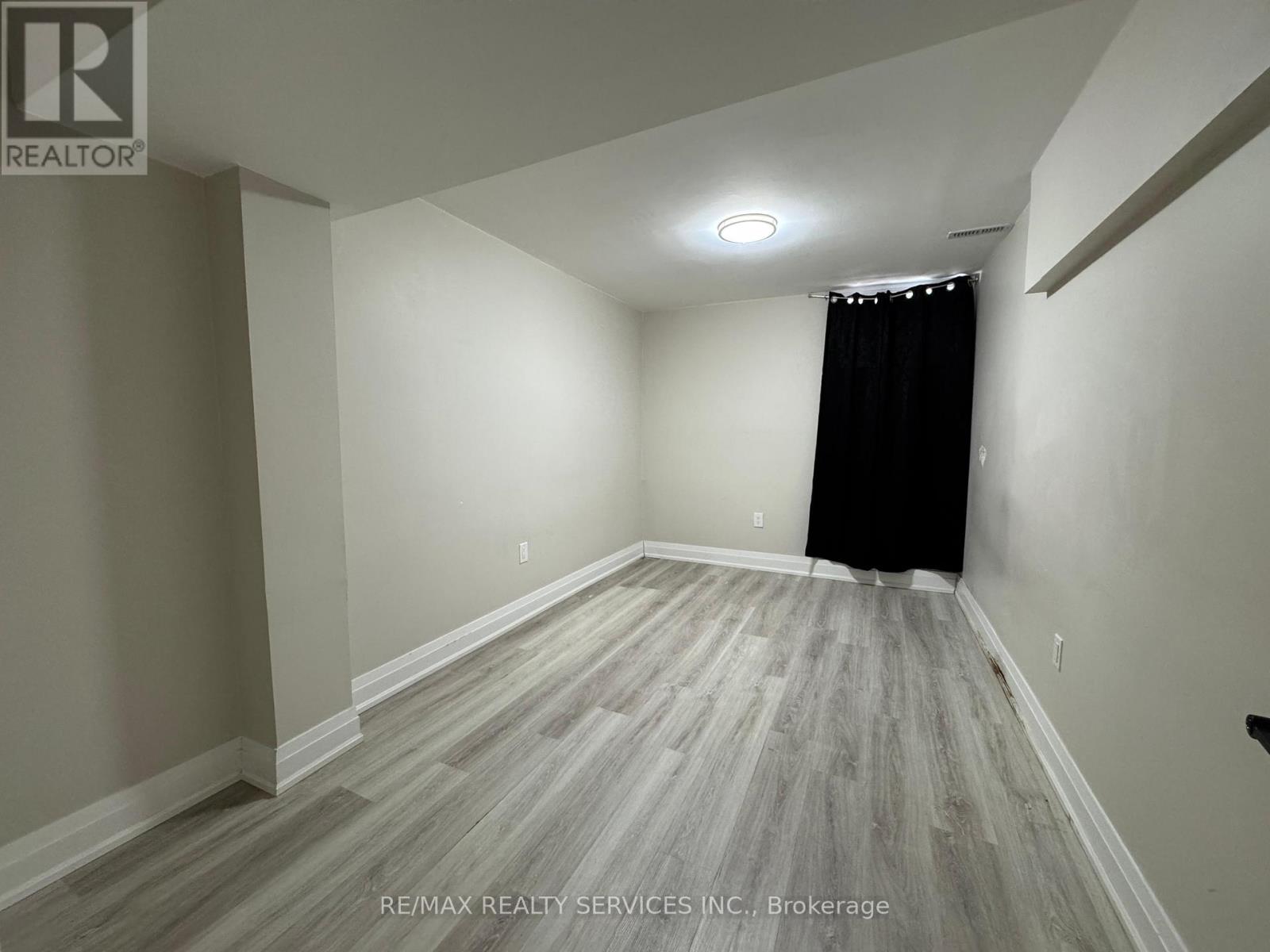 (Basement Unit) - 52 Centre Street N, Brampton, Ontario  L6V 1T2 - Photo 10 - W12763032