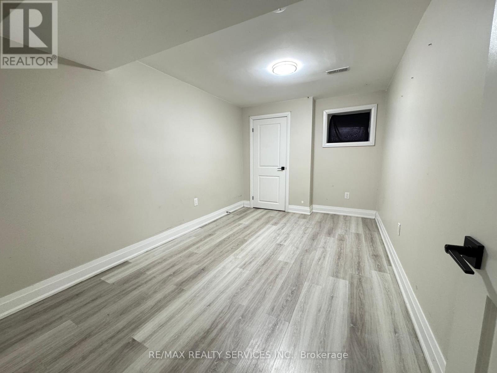 (Basement Unit) - 52 Centre Street N, Brampton, Ontario  L6V 1T2 - Photo 11 - W12763032