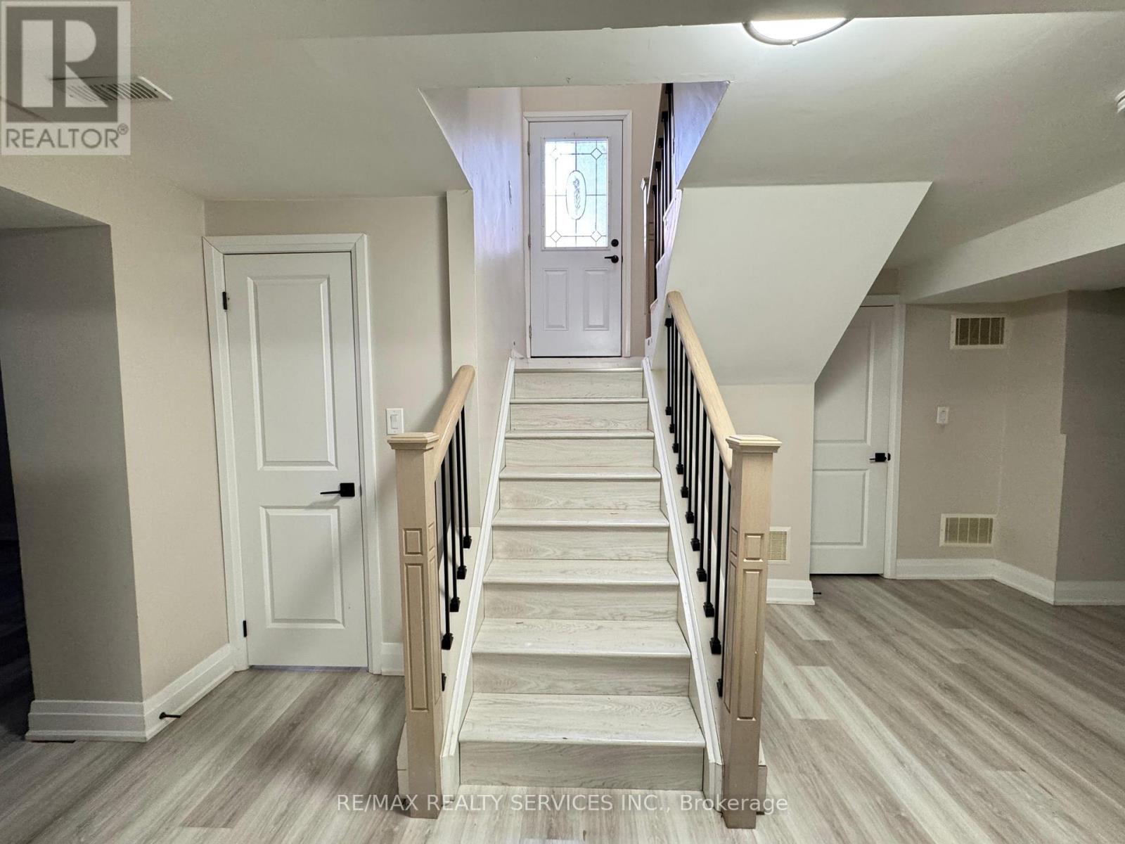 (Basement Unit) - 52 Centre Street N, Brampton, Ontario  L6V 1T2 - Photo 3 - W12763032