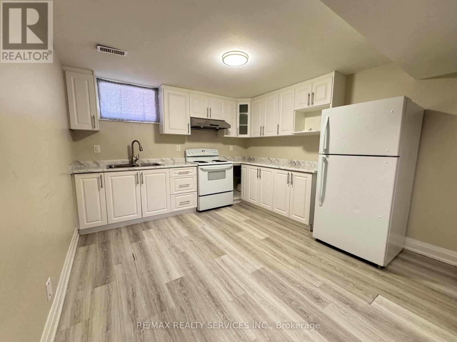 (Basement Unit) - 52 Centre Street N, Brampton, Ontario  L6V 1T2 - Photo 4 - W12763032