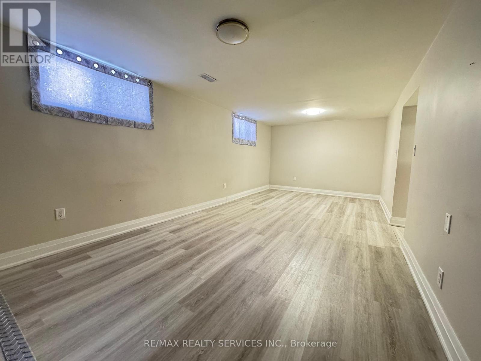 (Basement Unit) - 52 Centre Street N, Brampton, Ontario  L6V 1T2 - Photo 5 - W12763032