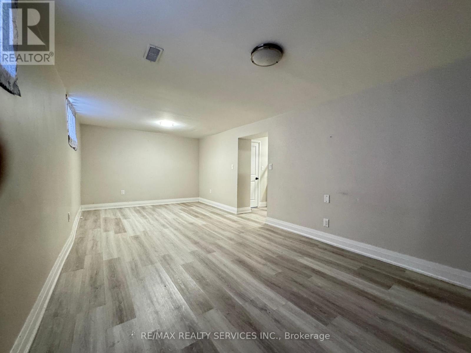 (Basement Unit) - 52 Centre Street N, Brampton, Ontario  L6V 1T2 - Photo 6 - W12763032