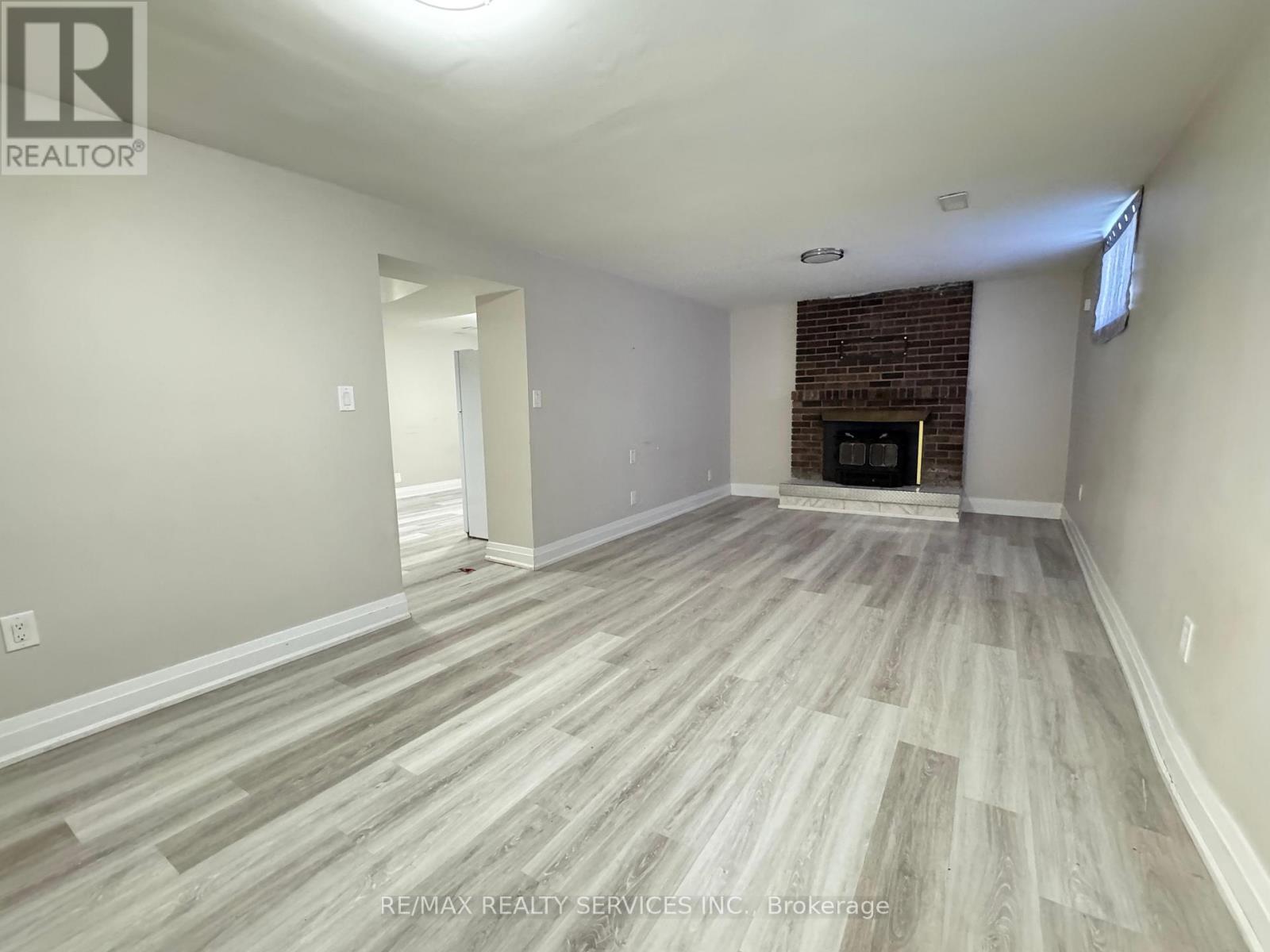 (Basement Unit) - 52 Centre Street N, Brampton, Ontario  L6V 1T2 - Photo 7 - W12763032