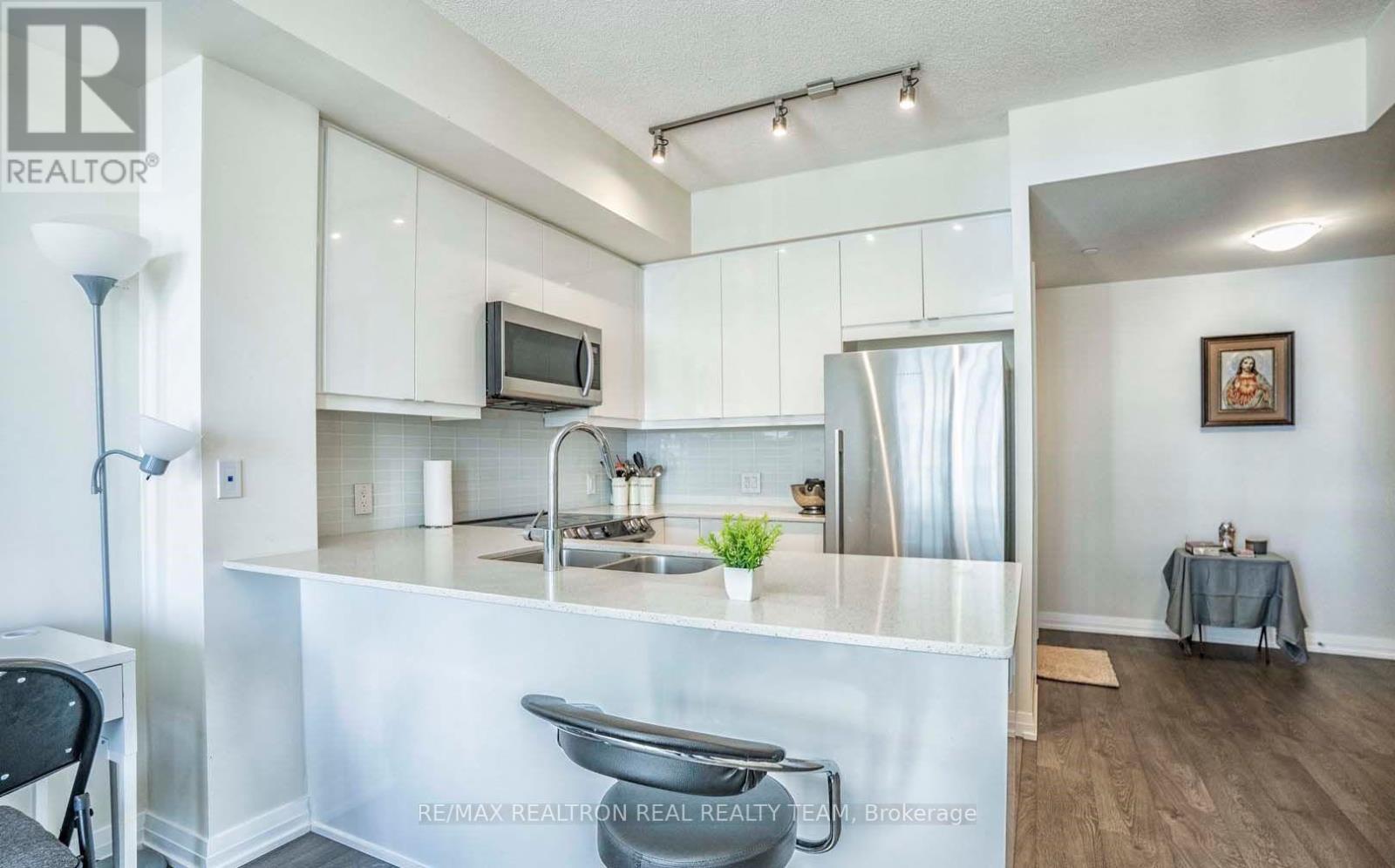 2410 - 50 Thomas Riley Road, Toronto, Ontario  M9B 0E4 - Photo 11 - W12763068