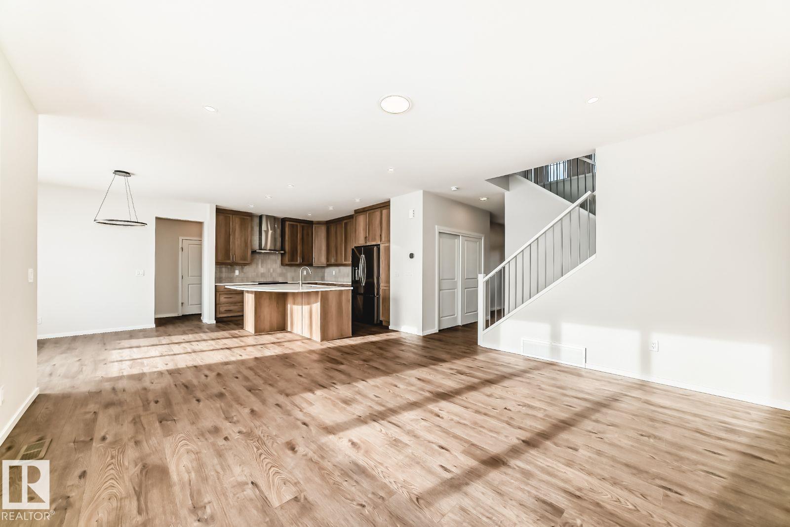 1027 Wolf Willow Wy, Sherwood Park, Alberta  T8H 3B3 - Photo 3 - E4470825