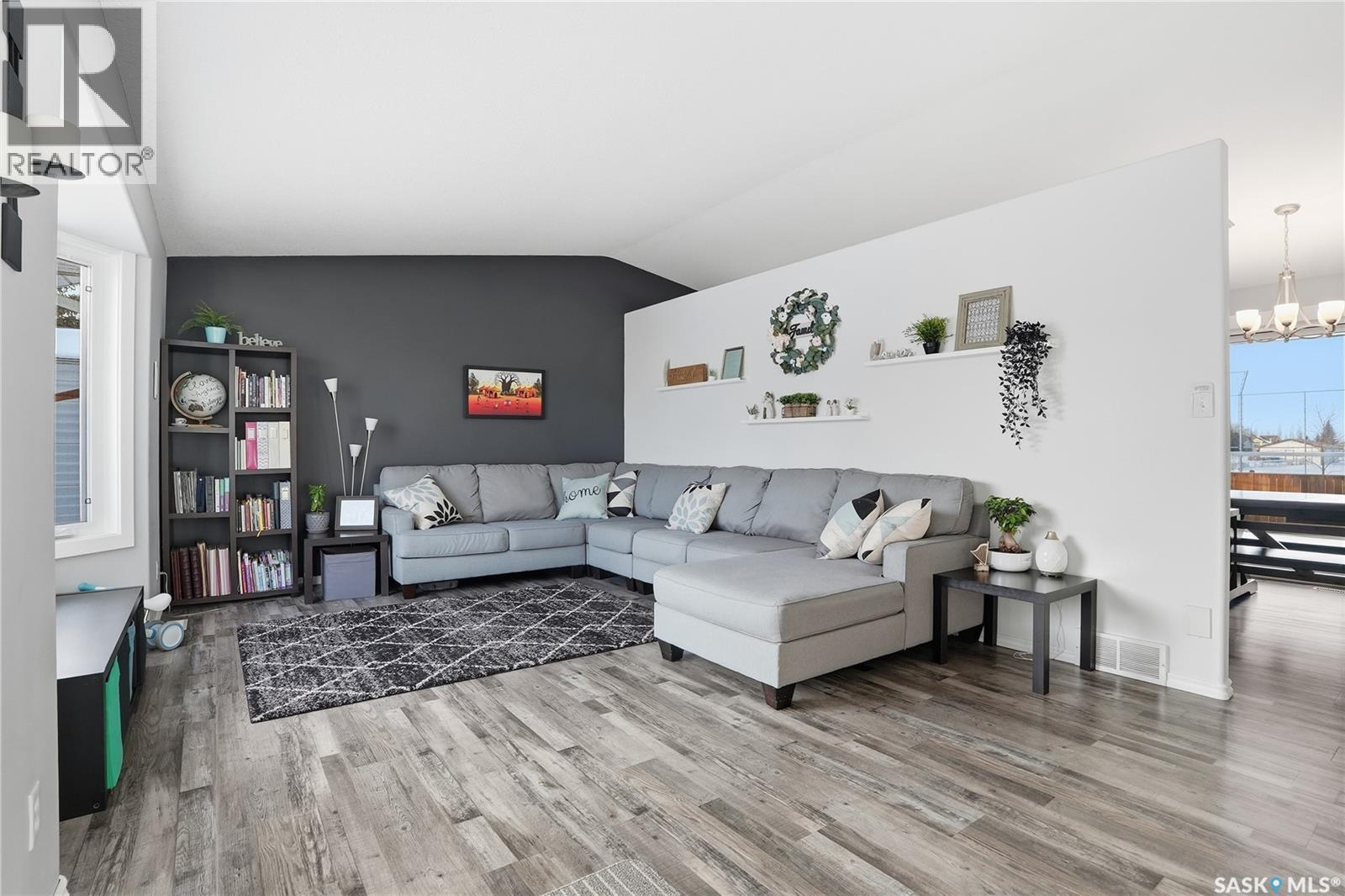 208 Willow Drive, Osler, Saskatchewan  S0K 3A0 - Photo 5 - SK027995